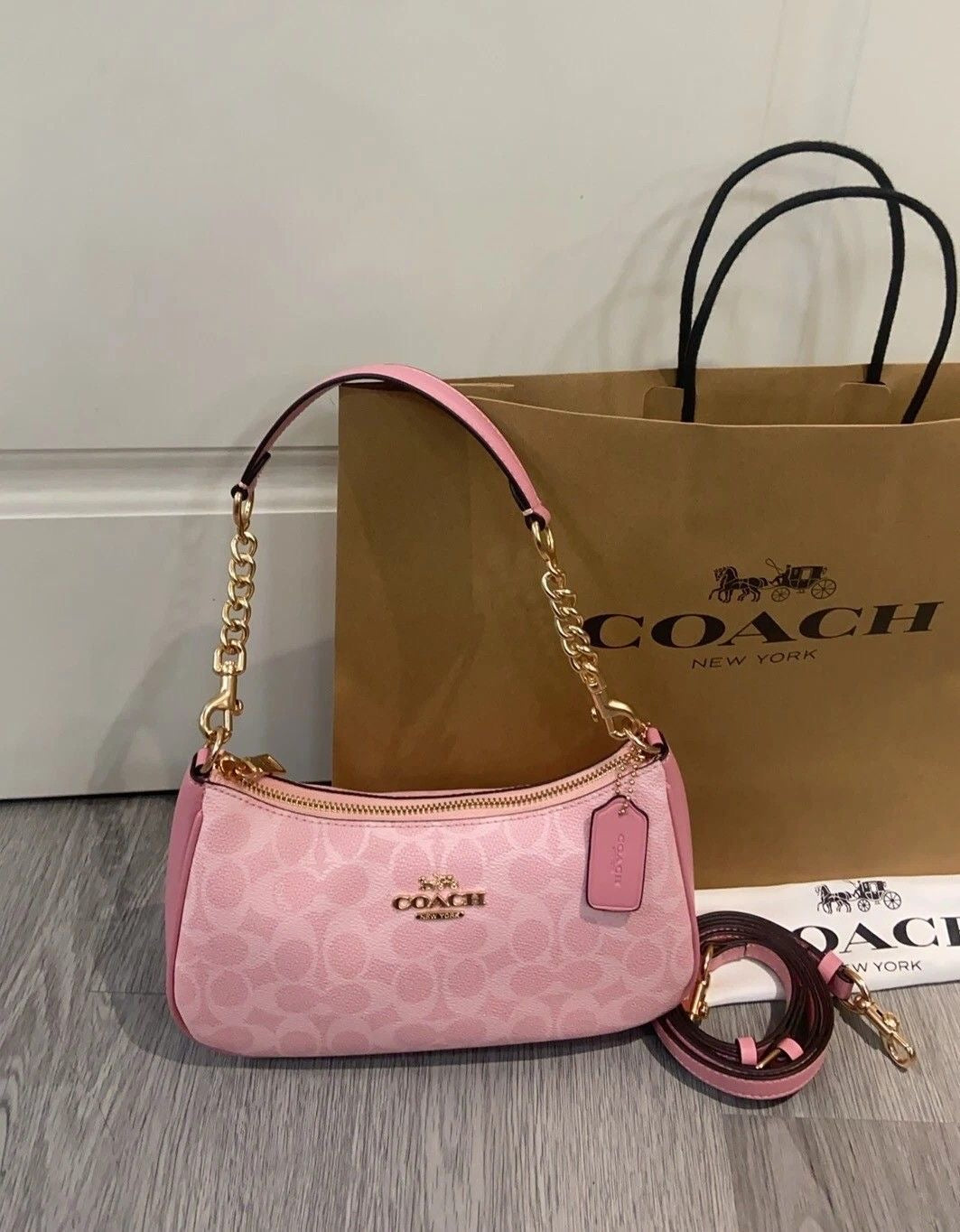 Coach Taire - Pink