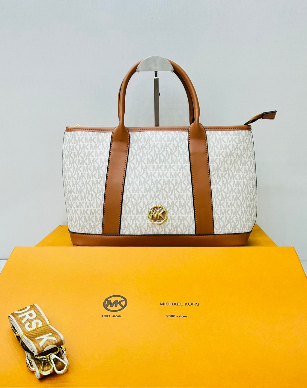 Michael Kors Luisa Satchel - Vanilla