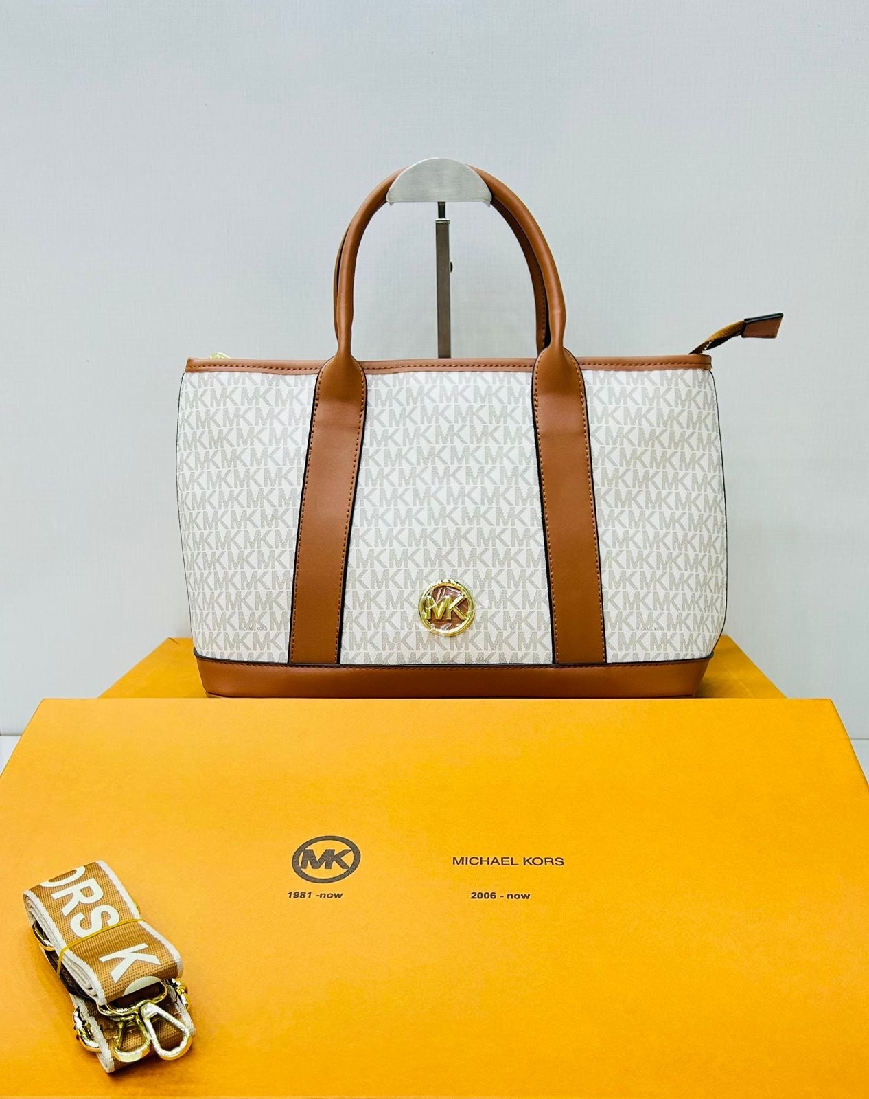 Michael Kors Luisa Satchel - Vanilla