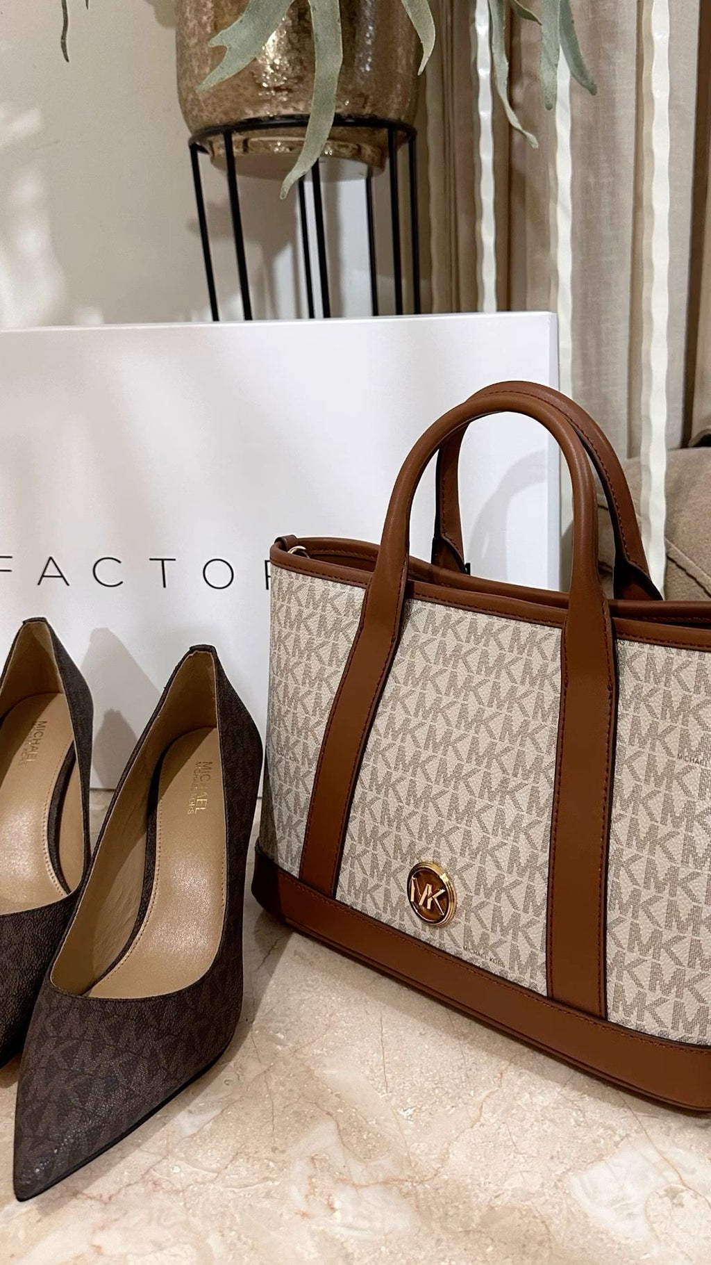 Michael Kors Luisa Satchel - Vanilla