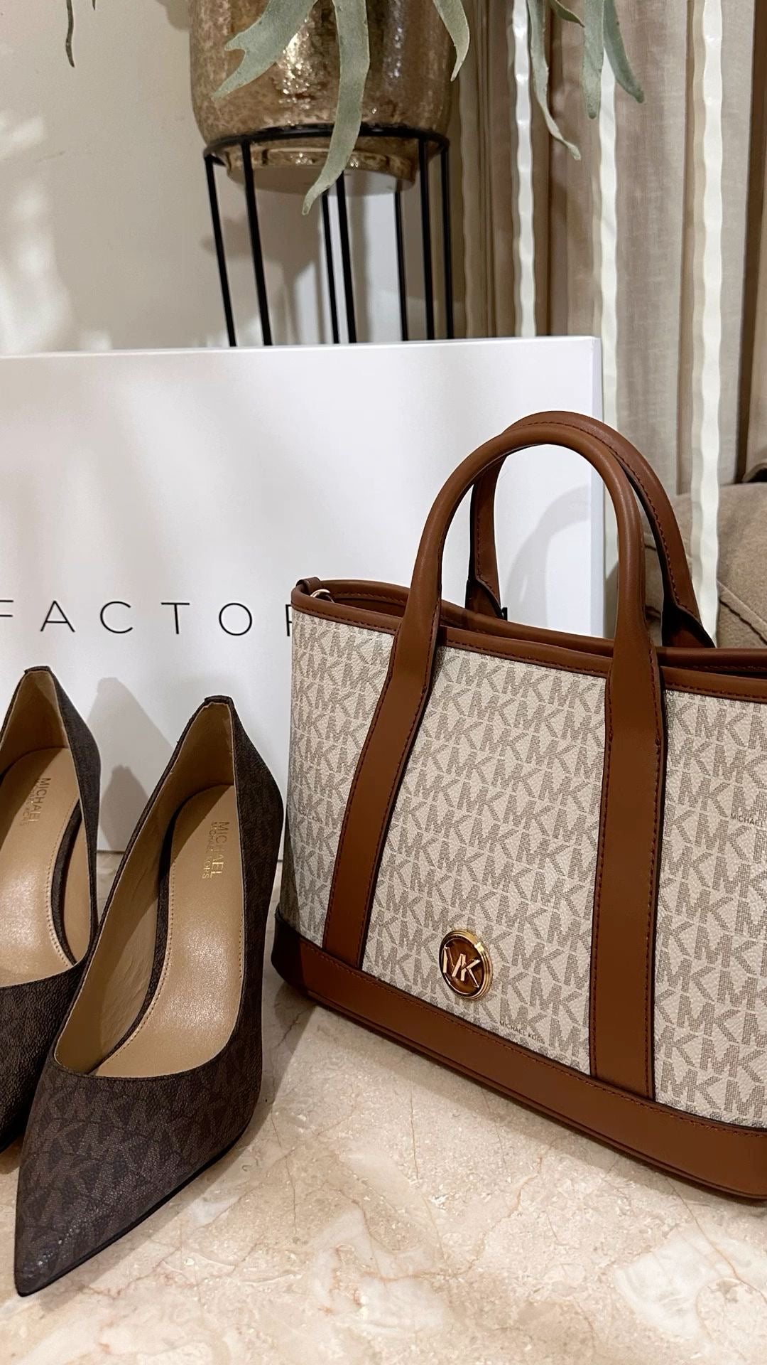 Michael Kors Luisa Satchel - Vanilla