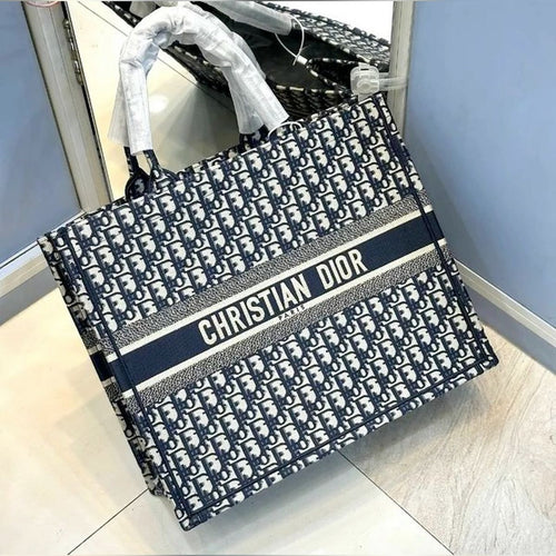 CHRISTIAN DIOR