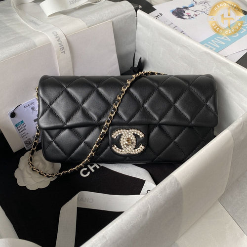 Chanel - Pearl flap bag - Black