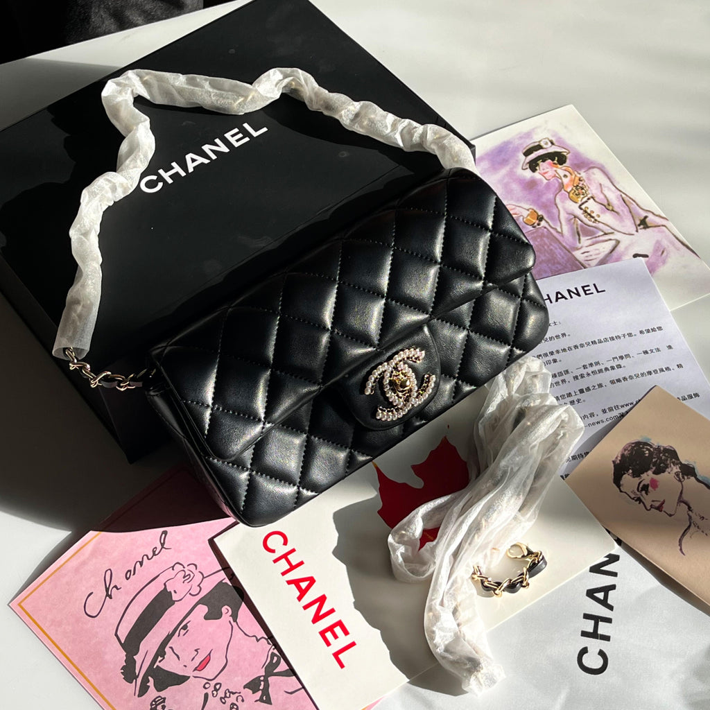 Chanel - Pearl flap bag - Black